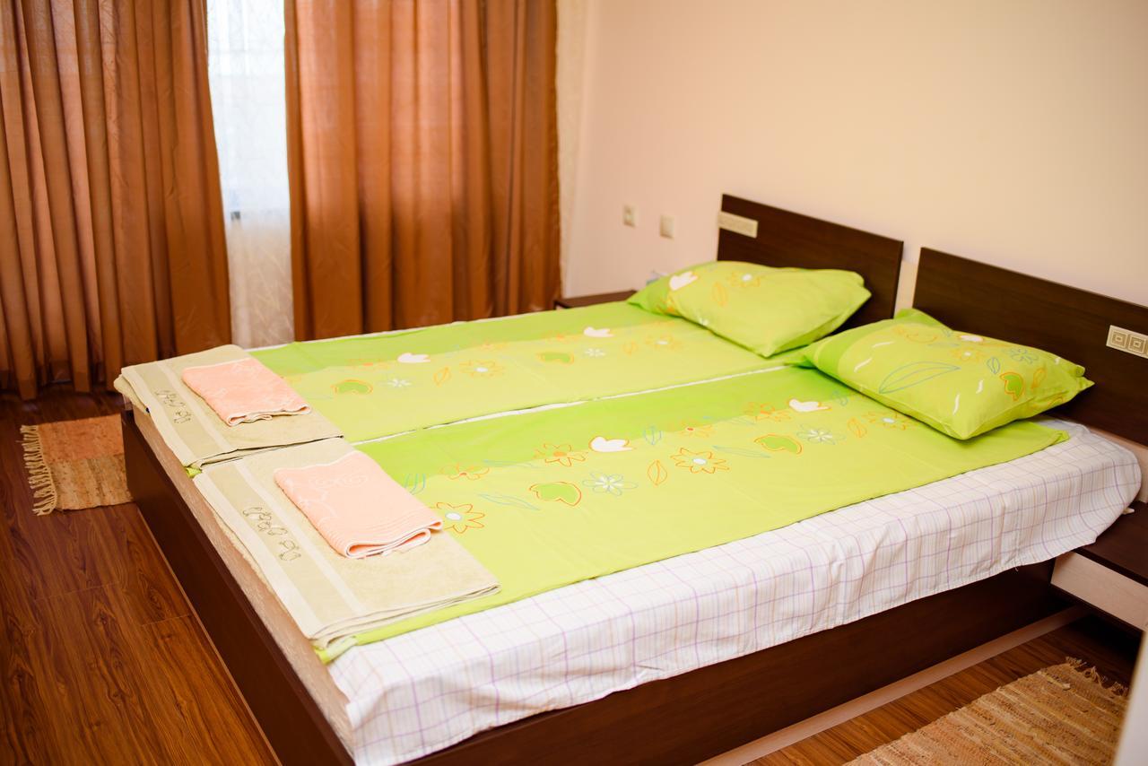 Sea View Front Апартамент