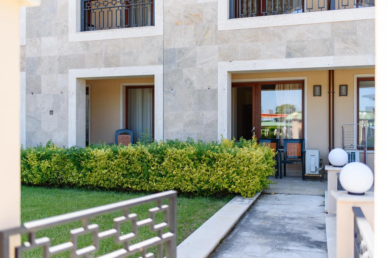 Апартамент Sea View Front