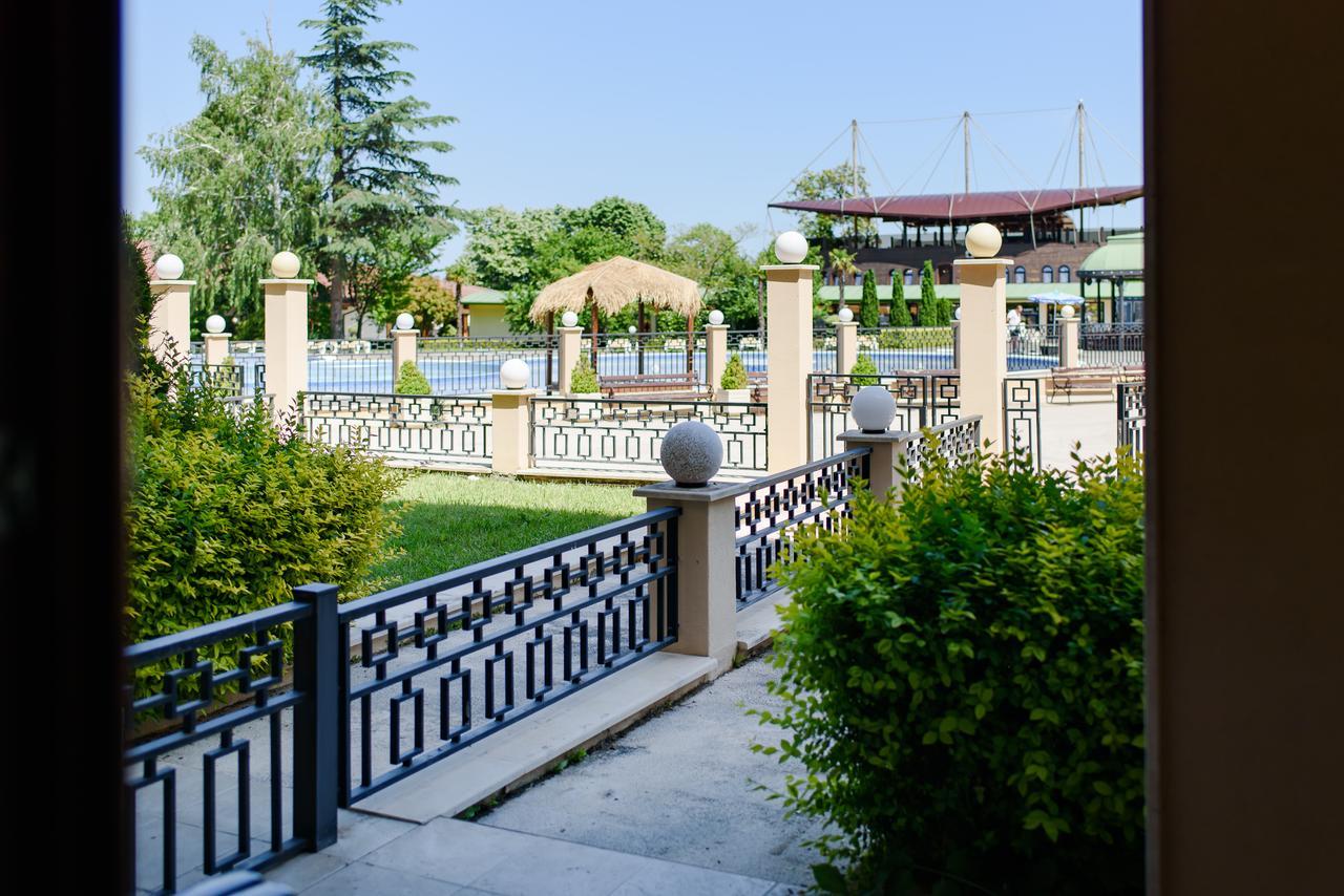 Sea View Front